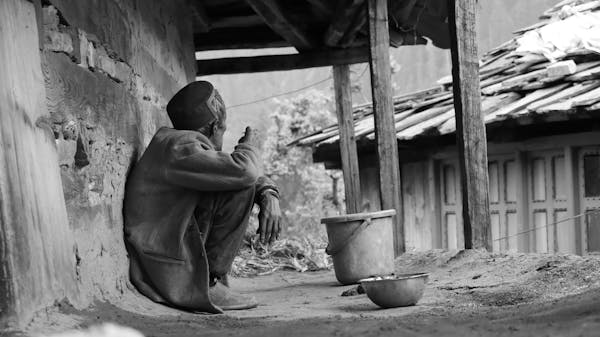 10 Causes and Effects of Poverty in India Last 100 Years