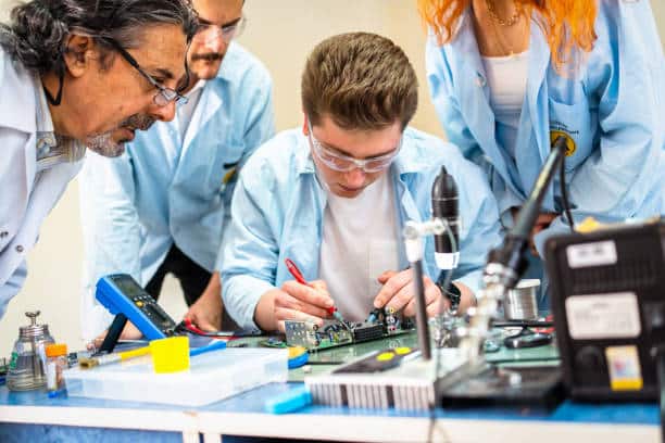 8 Tips for Youth Success in Electrical Apprenticeship Programs